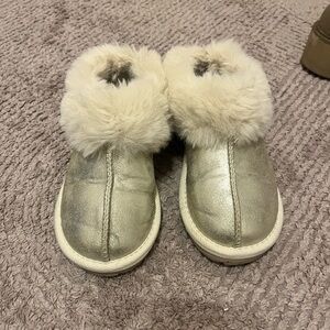gold shiny slippers sz youth 12